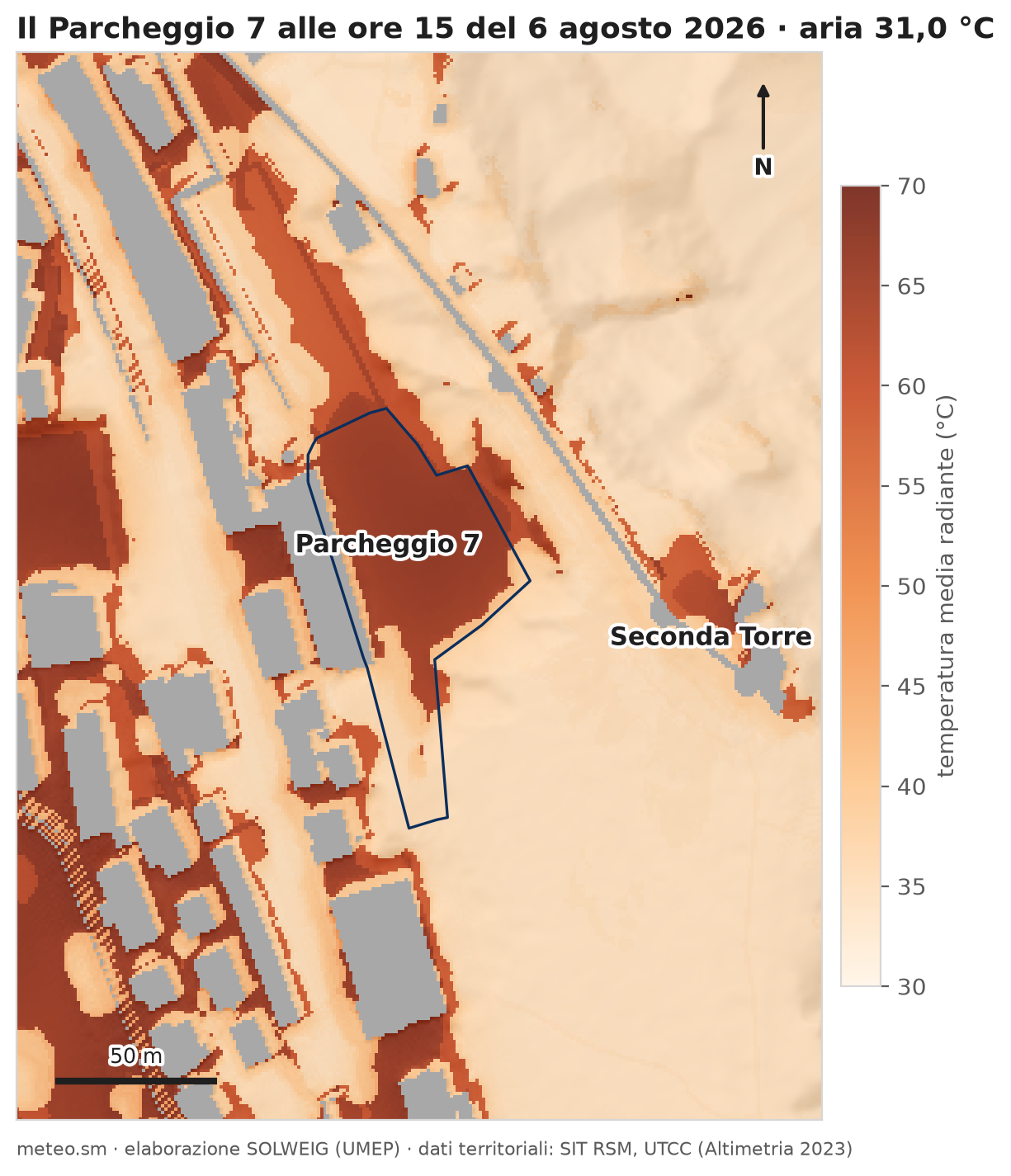 Il calore radiante alle ore 15 del 6 agosto 2026 intorno al Parcheggio 7:
dentro il contorno blu l'asfalto al sole supera i 65 gradi di temperatura media
radiante, le zone in ombra del bosco restano intorno ai
40
